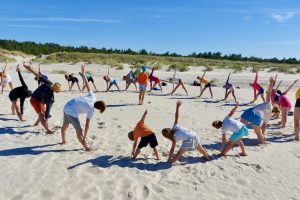 Rodzinne wakacje z jogą w Poddąbiu